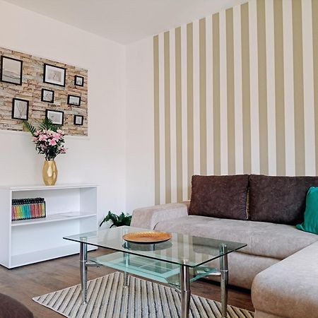 Easy Check In Apartments 021 Vladika ノヴィ・サド エクステリア 写真