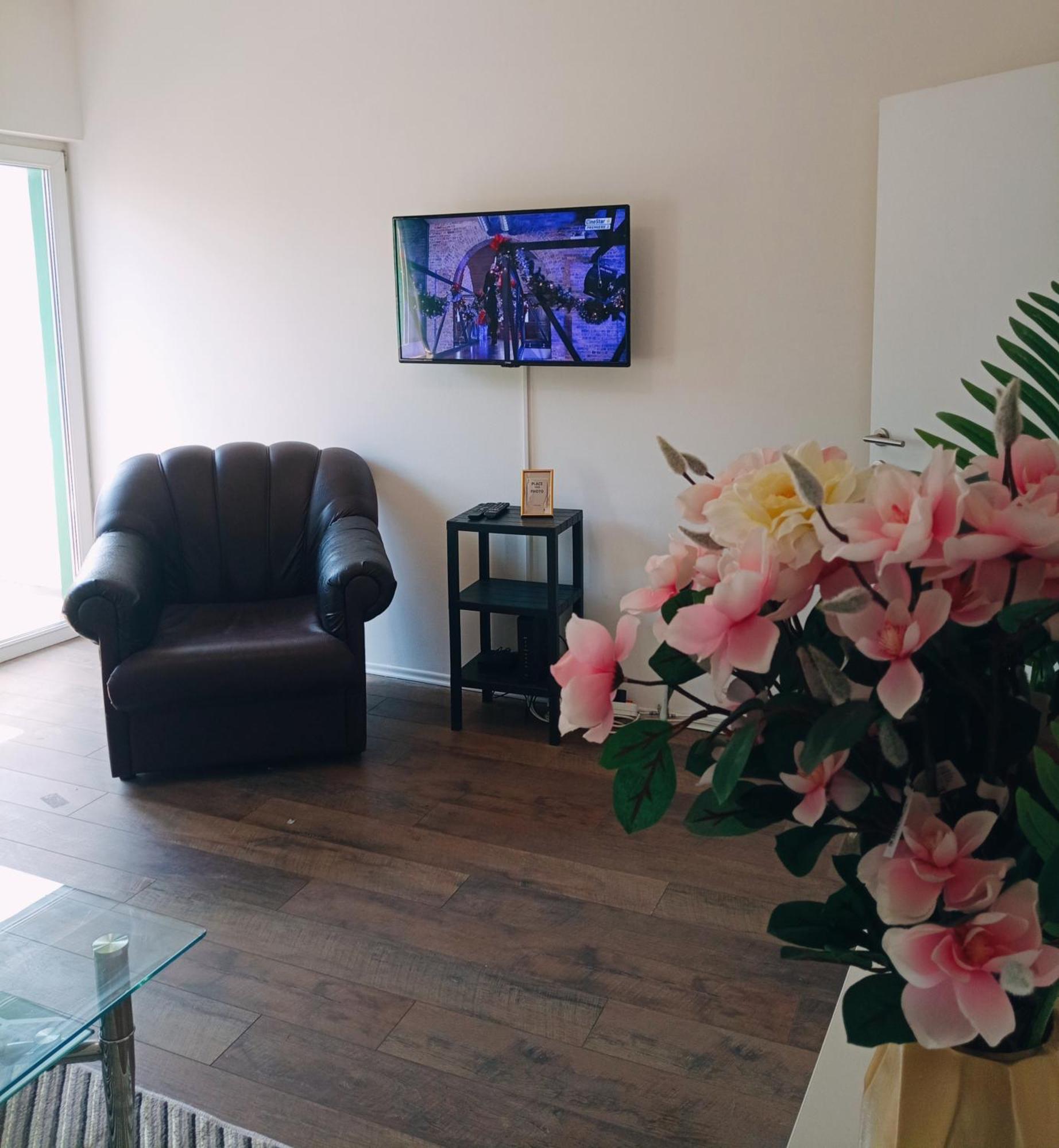 Easy Check In Apartments 021 Vladika ノヴィ・サド エクステリア 写真